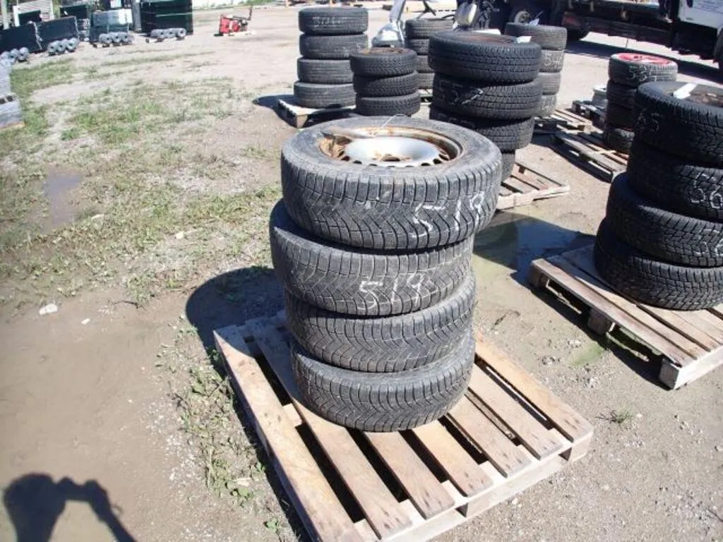 Qty Of (4) Pirelli Ice Zero 215/65R16 Tire(s) &