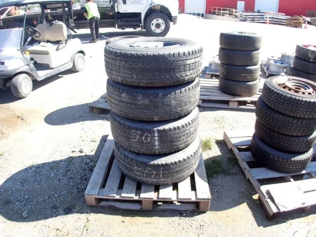 Qty Of (4) Firestone Winterforce 265/70R17 Tire(s)