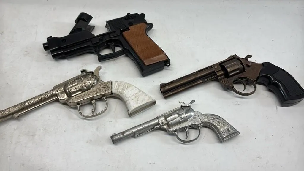 Vintage Cap Gun lot of 4 Buffalo bill etc