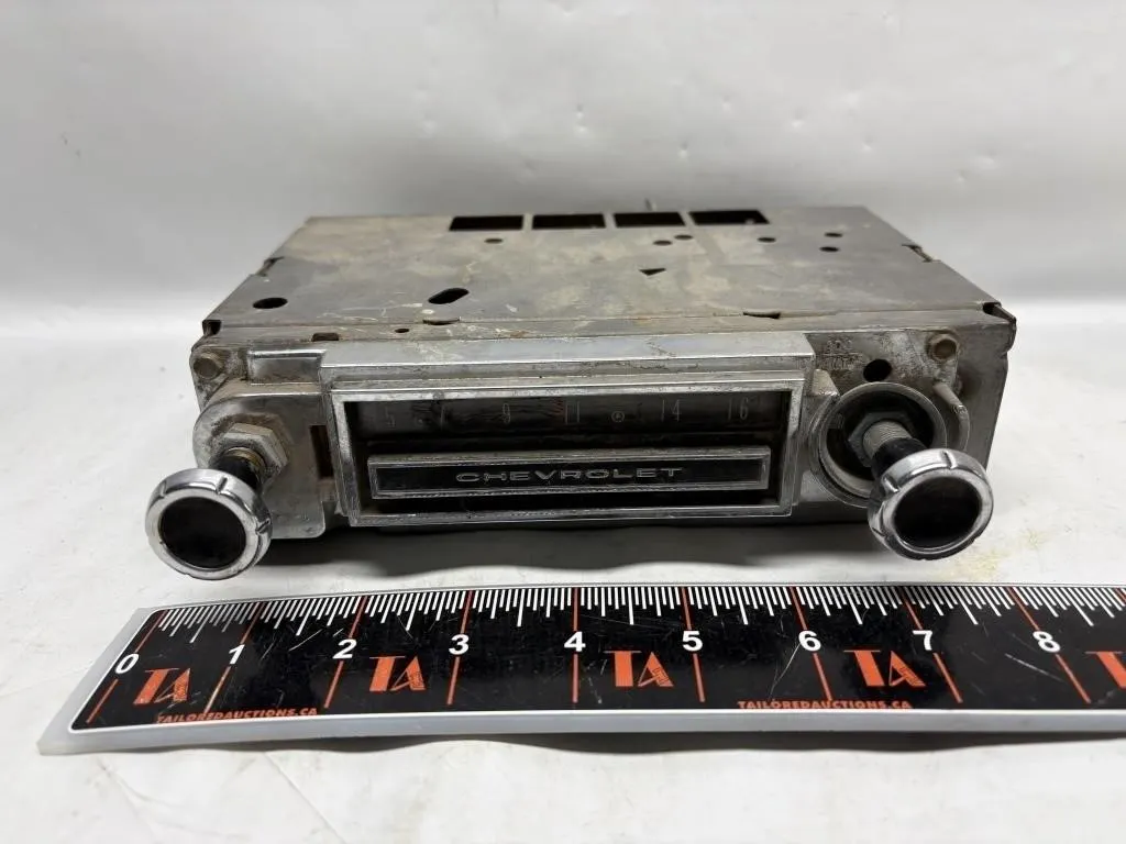 Vintage Chevrolet AM Car Radio