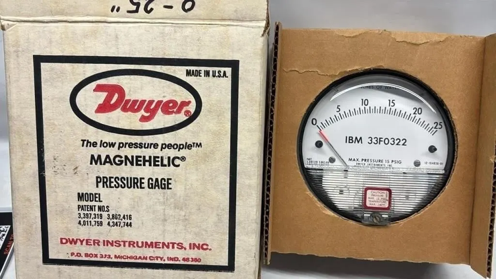 Dwyer Magnehelic Pressure Gauge In box NOS