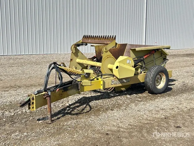 1977 Degelman R570S 58 in Paddle Rock Picker