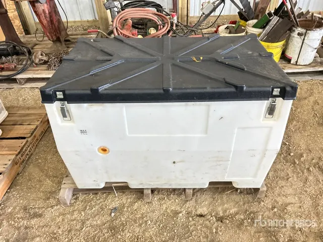 Snyder Poly Tote Tank c/w Pump