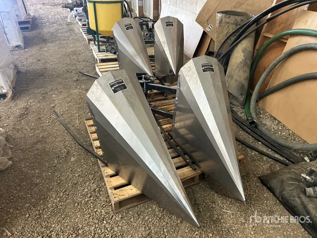 Quantity of (4) Tridekon Crop Dividers
