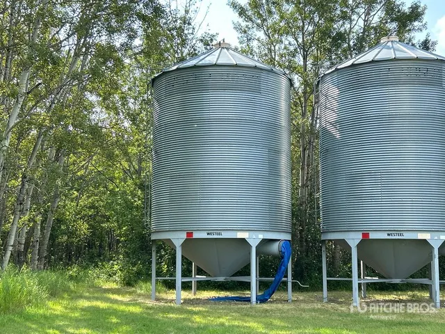 2000 Westeel Rosco +/- 2000 bu 6 Ring Hopper Grain Bin