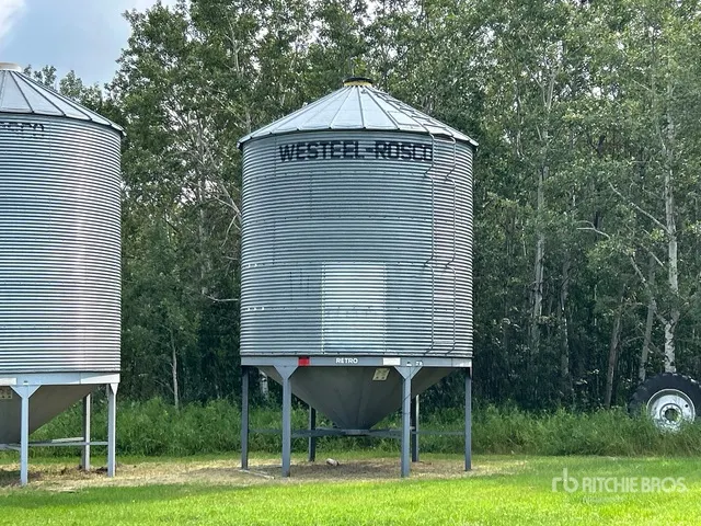 1998 Westeel Rosco +/- 1800 bu 5 Ring Hopper Grain Bin