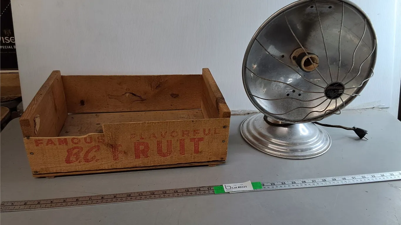 Wooden Fruit Crate 17.75" x 12" x 6" & Reliance Heat Lamp- No Power, Can't Ship