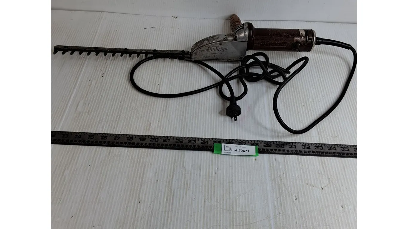 Sunbeam Hedge Trimmer - 12" Blade - Tested & Working