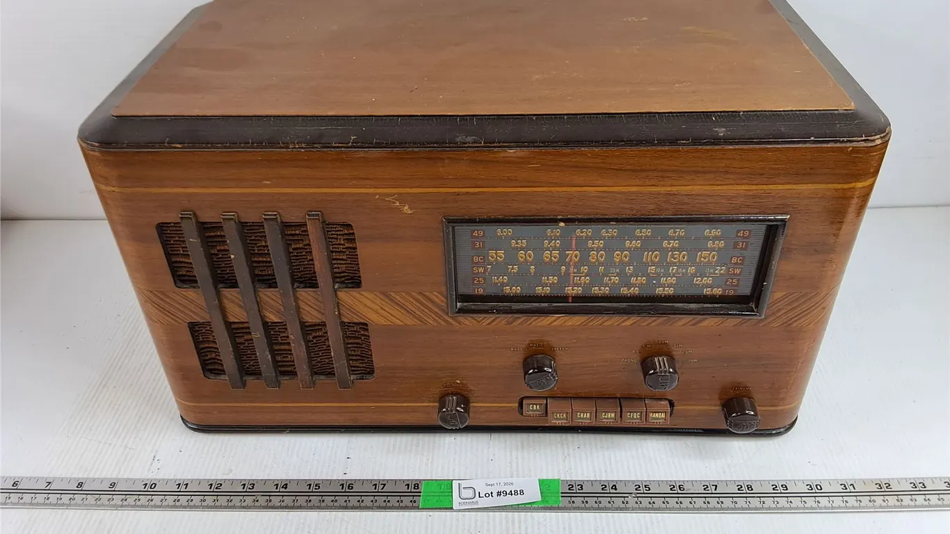 Vintage Stewart Warner Tube Radio - As Is