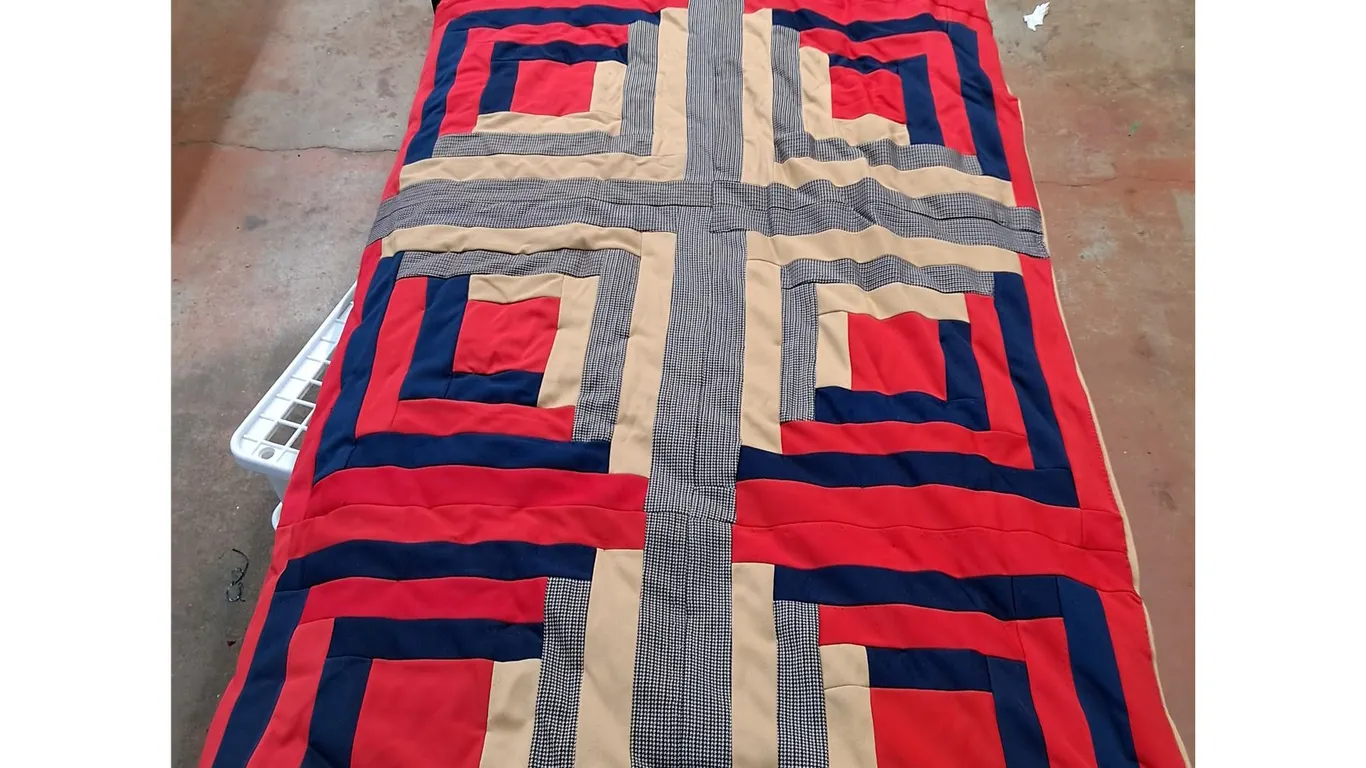 (2) Pillowcases & Comforter 89" x 70"