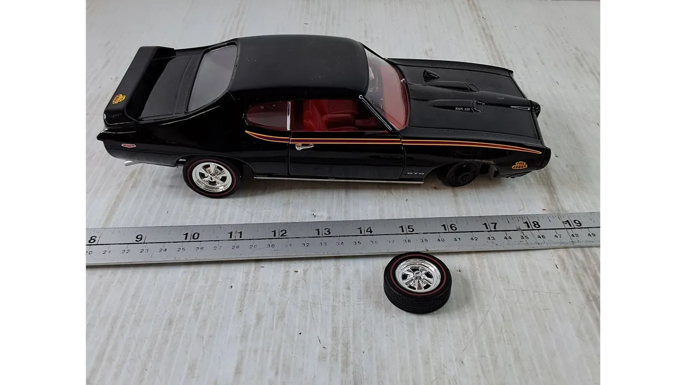 ARTL General Motors Black GTO Miniature Car Toy 1:18