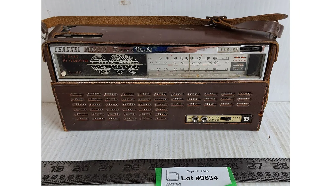 Channel Master 3 Band Transistor Radio - Untested