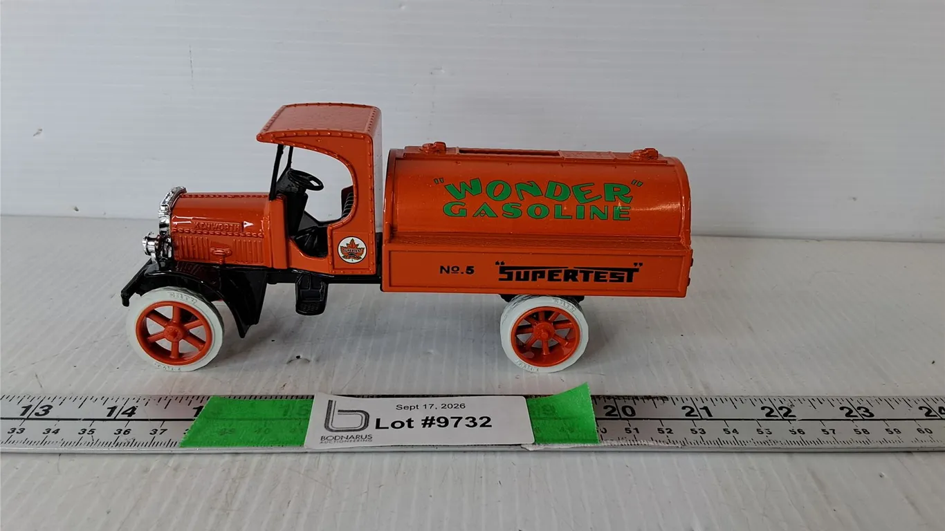 1925 Wonder Gasoline Tanker Coinbank 1:34 Scale