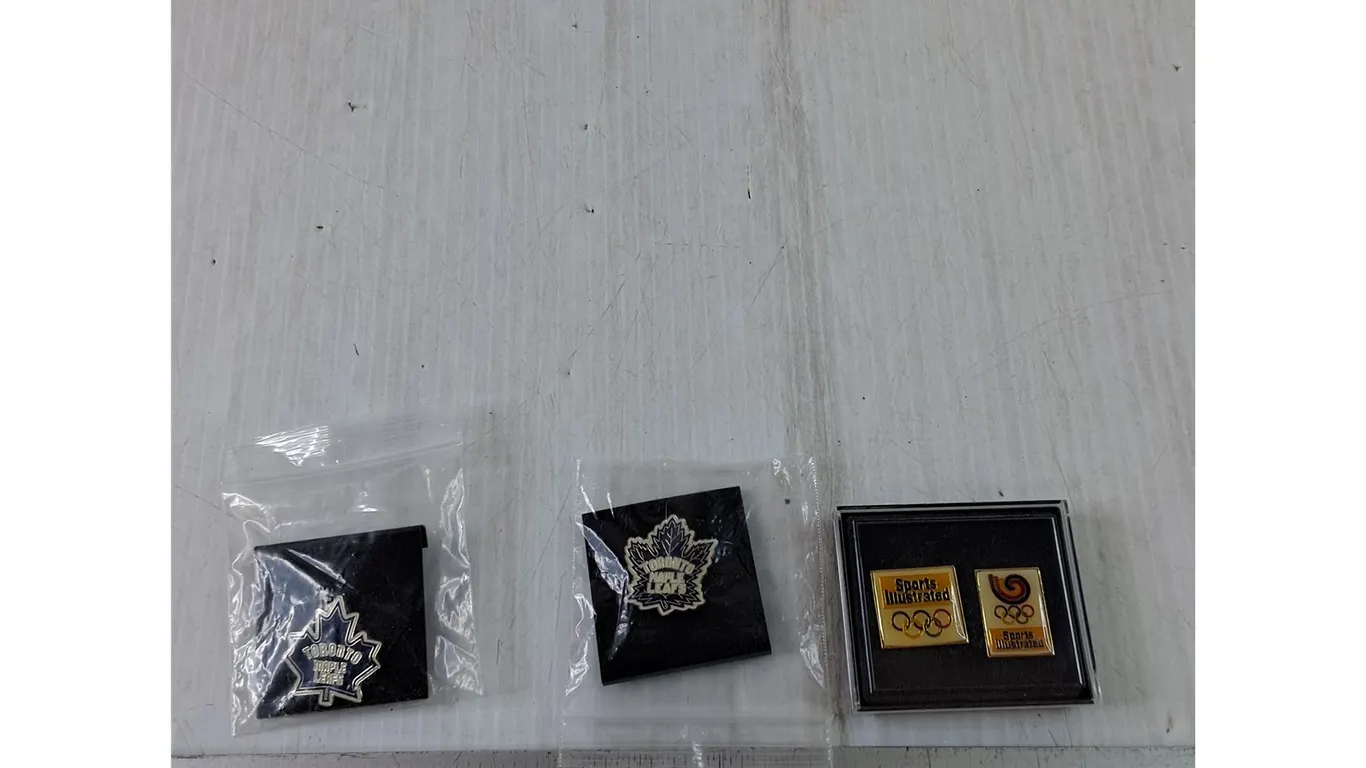 (2) Toronto Maple Leaf Pins, (2) Sports Illustrated Pins