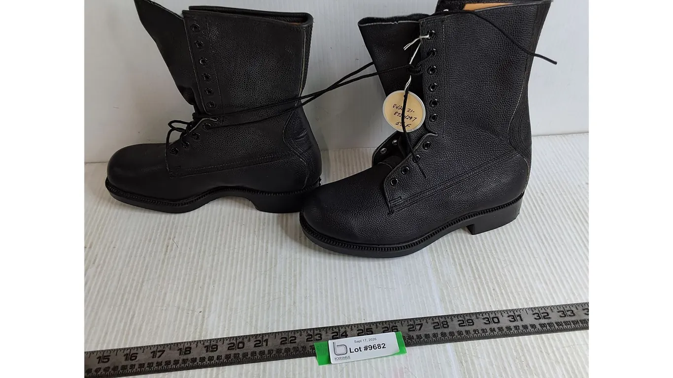 Old Stock Army Boots - Size 5 1/2F - New