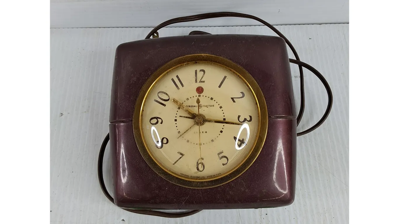 Vintage General Electric Desk Clock - Powers On, As Is