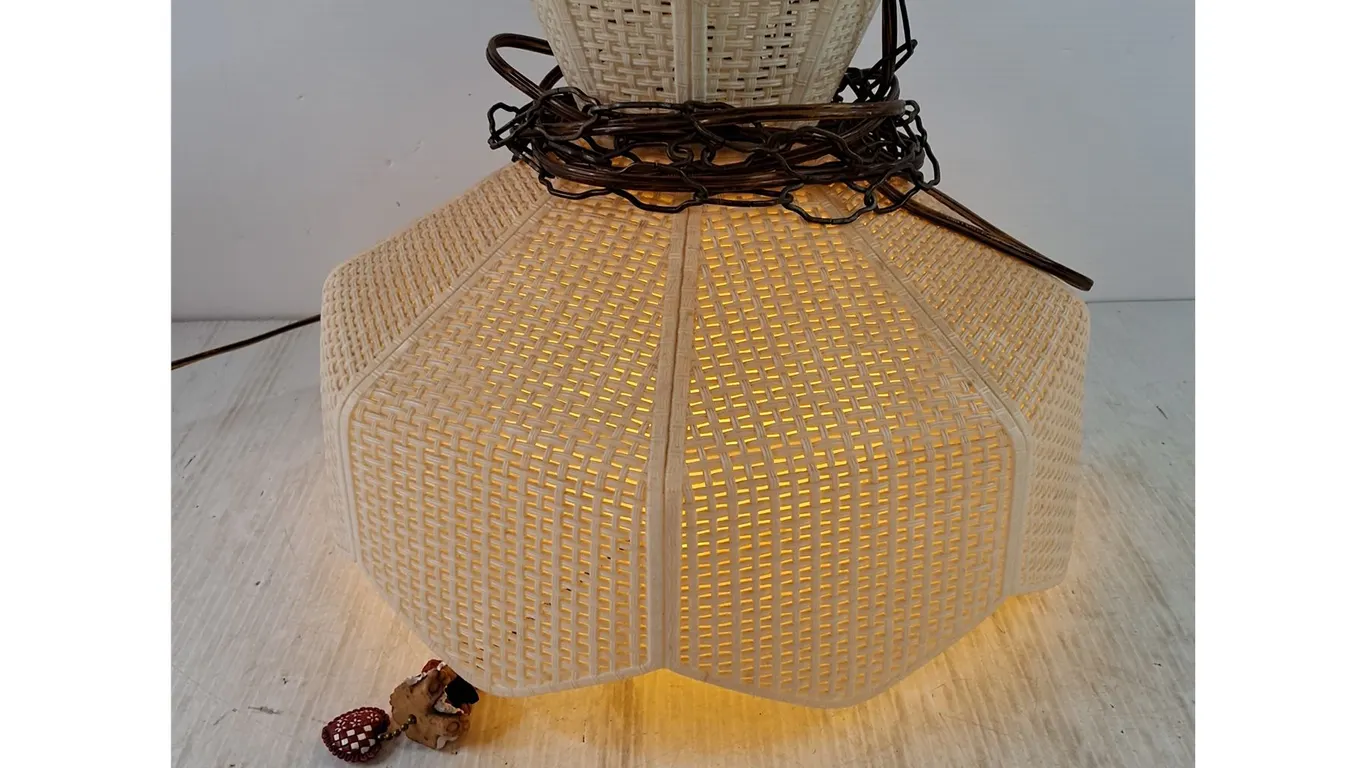 Hanging Fixture Light Powers On