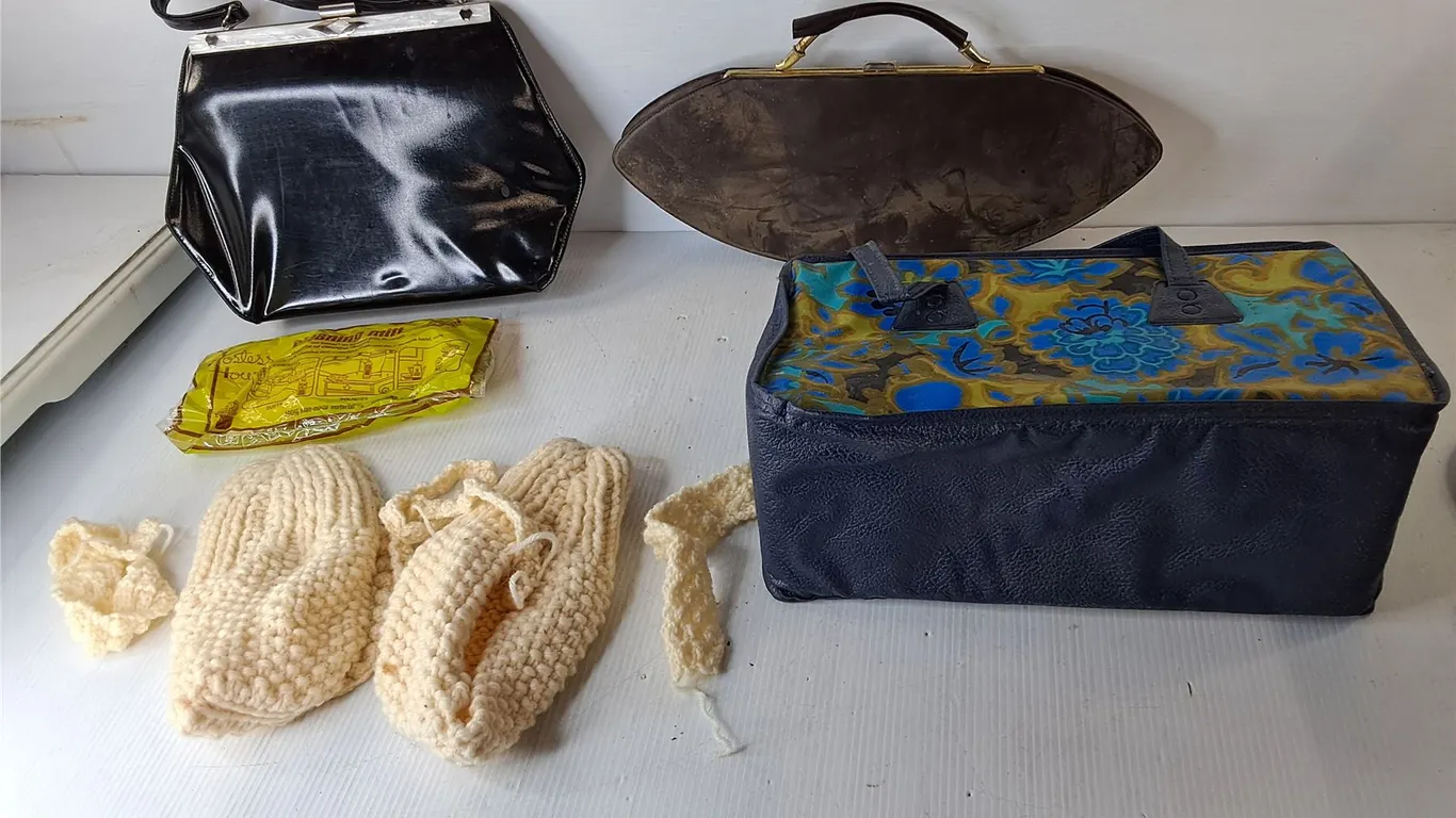(3) Vintage Purses, Cleaning Mitt & Knit Booties Approx. 9" Sole