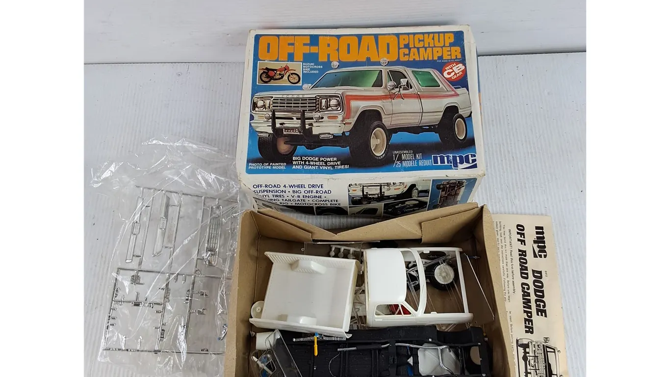 Off Road Pickup Camper Model Kit