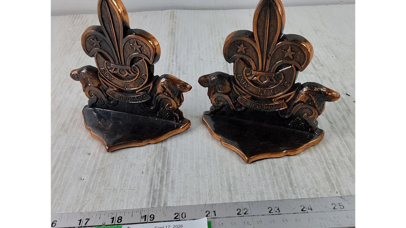 (2) Fleur de Lis Boy Scouts Be Prepared Bookends