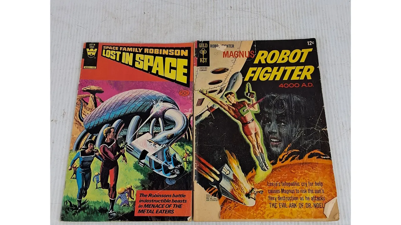 Vintage Comics - Magnus Robot Fighter, Lost in Space