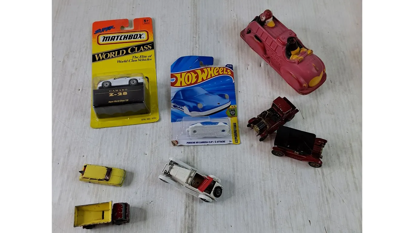 (8) Mini Cars, Hot Wheels , Super Matchbox, Viceroy, Camaro Z-28, Porsche 911 Carrera Clip, All As-I
