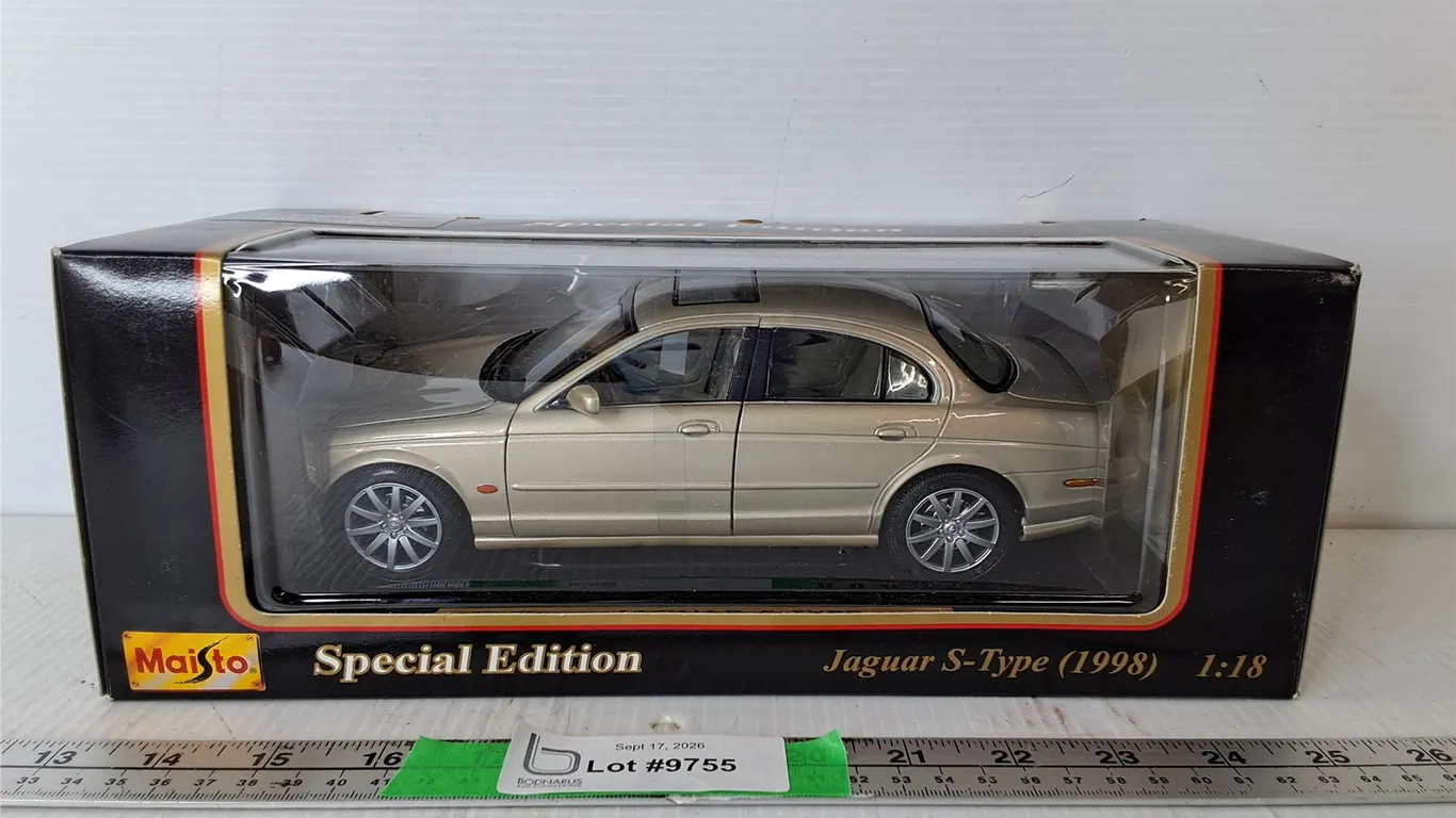 1998 Jaguar S-Type Model Car 1:18 Scale, NIB