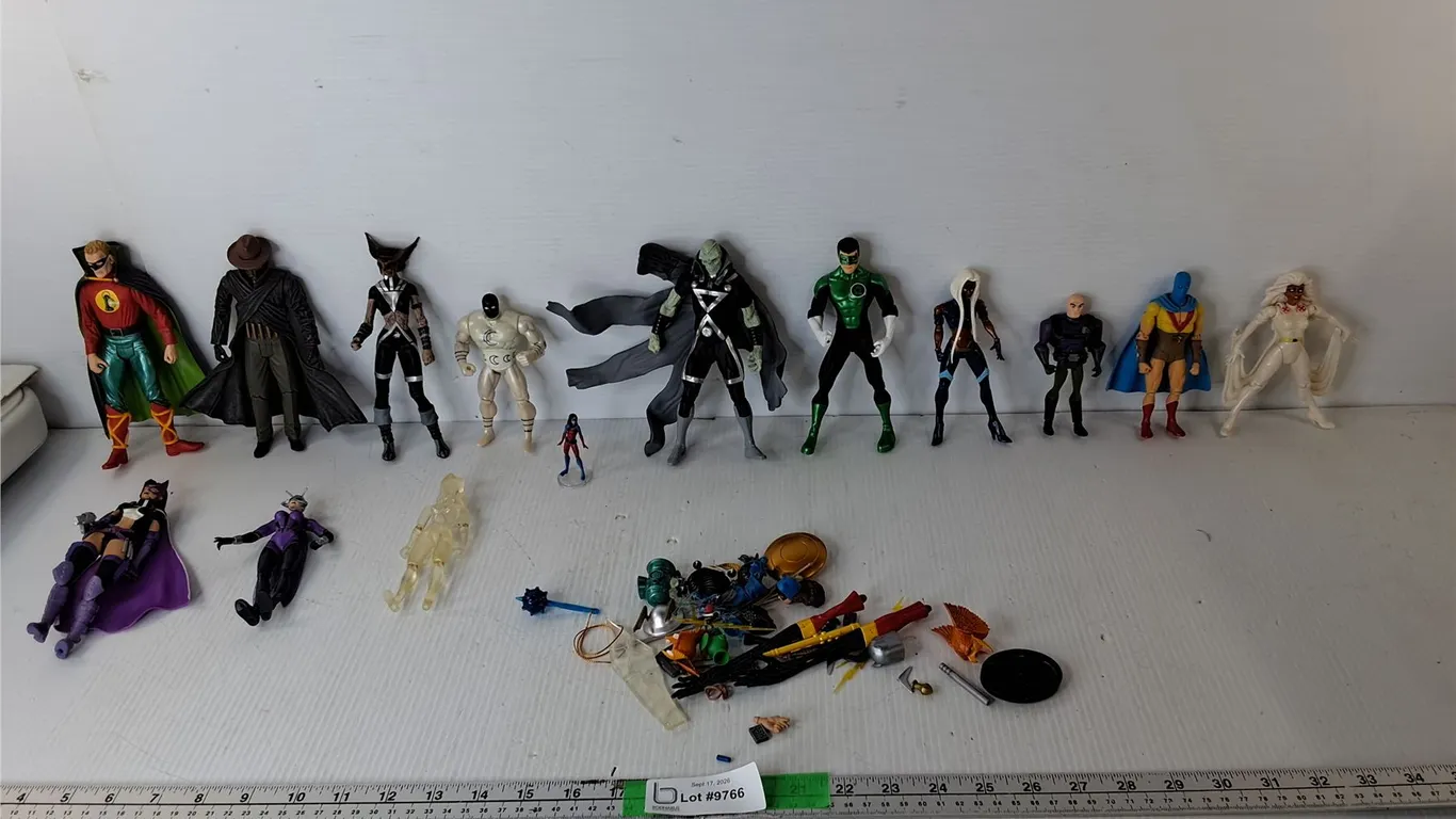 (14) Action Figures & Accessories up to 7.5"-Amazo, Sinestro, Starfire, Misc.