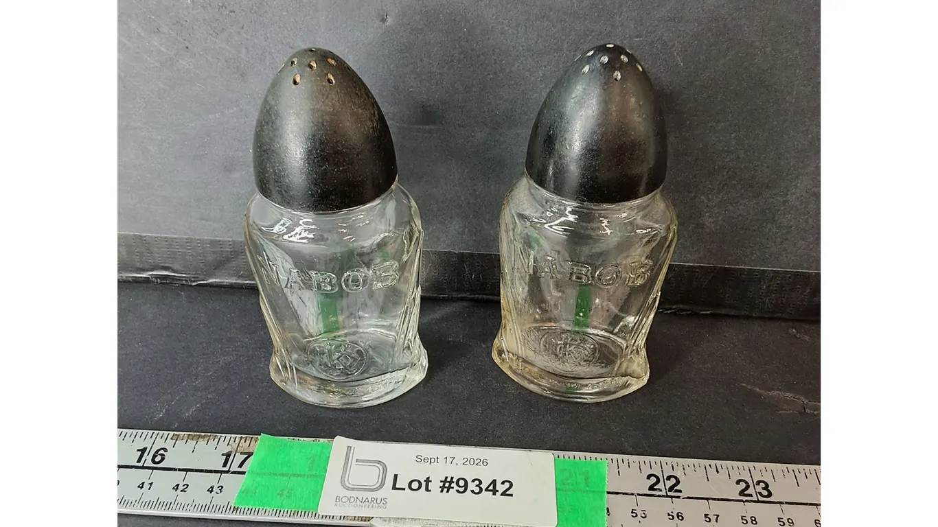 Nabob Glass Salt & Pepper Shaker Set