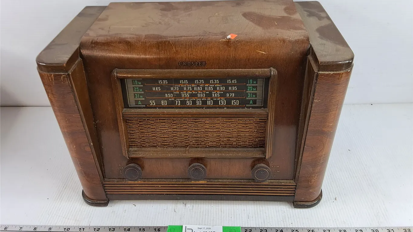 Vintage Crosley Tube Radio - As Is