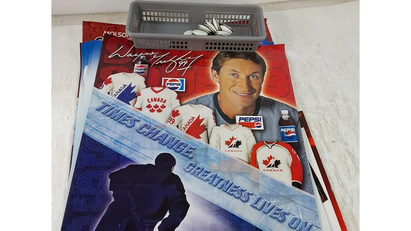 (14) Posters, Molson, Wayne Gretzky, Hockey, Largest is 18" x 28"