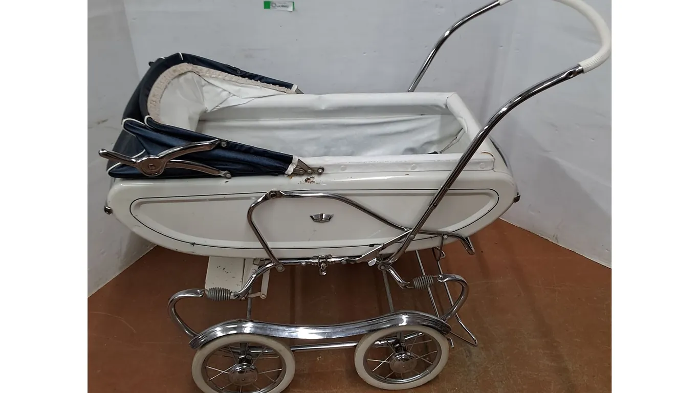 * Vintage Baby Buggy, Pickup Only