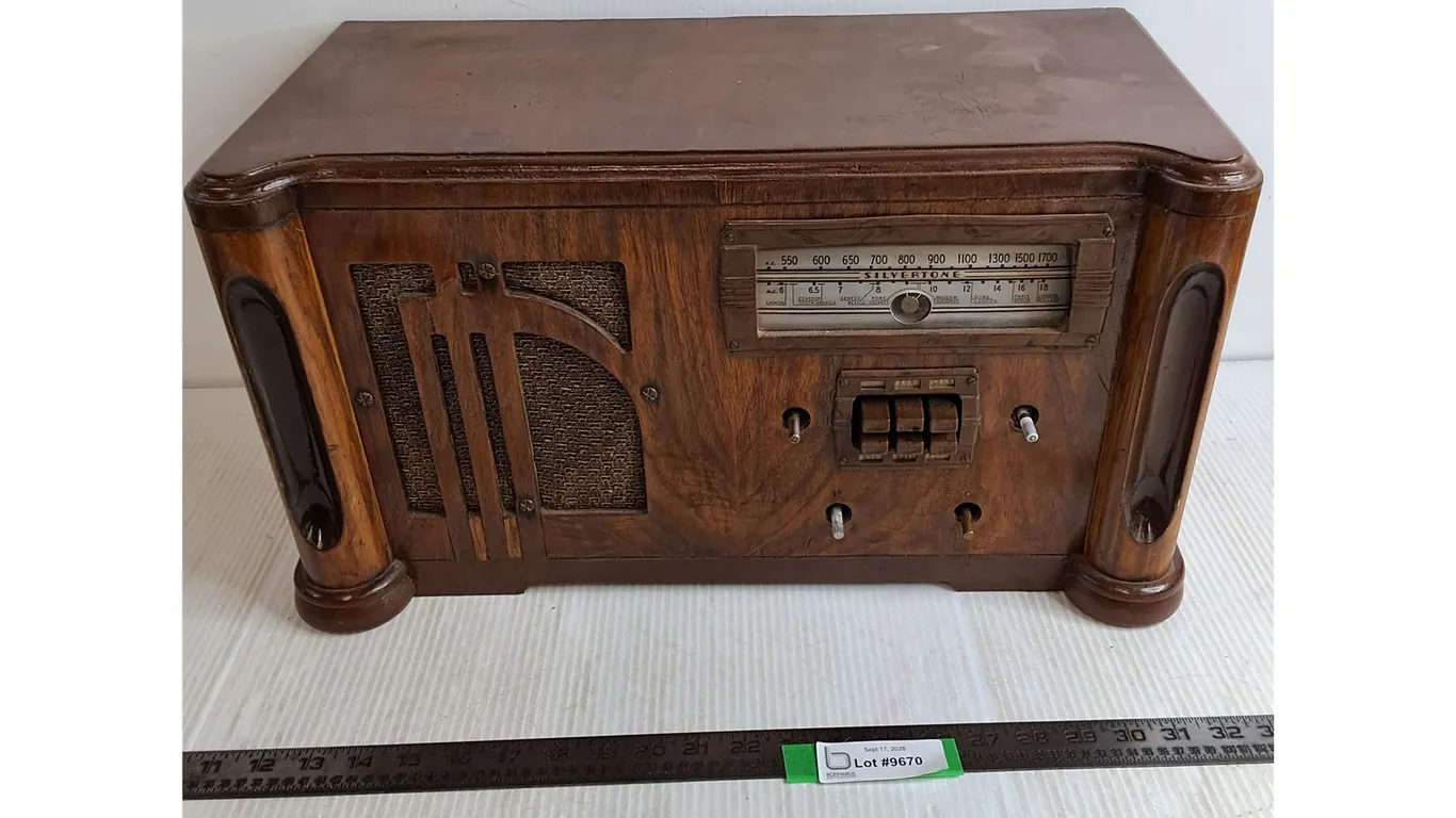 Vintage Silvertone Vacuum Tube Table Radio - Untested