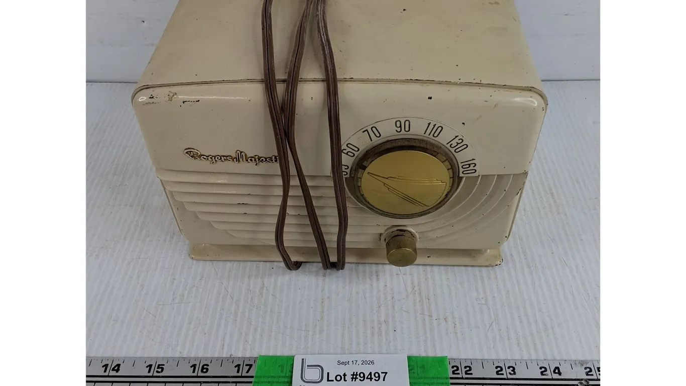 Vintage Rogers Majestic Radio - As Is