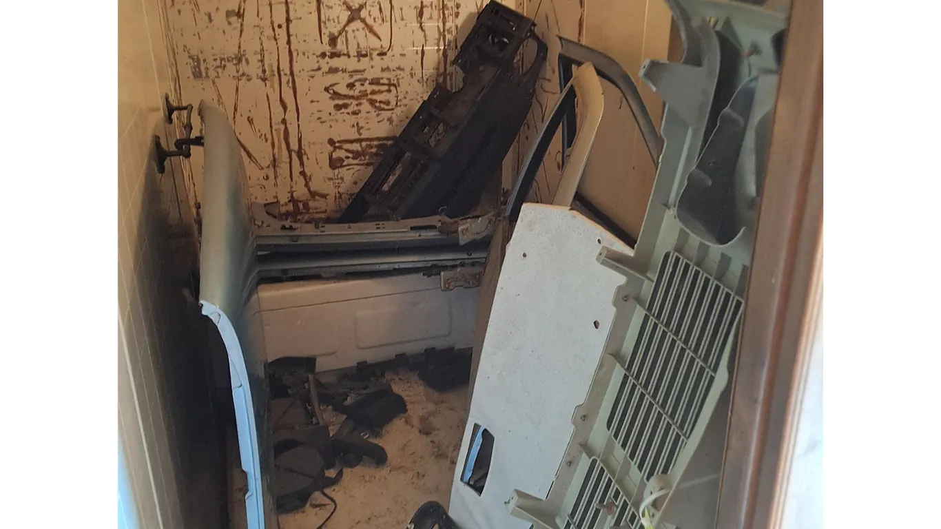 Room Contents - 93 Chev 1/2-Ton Parts