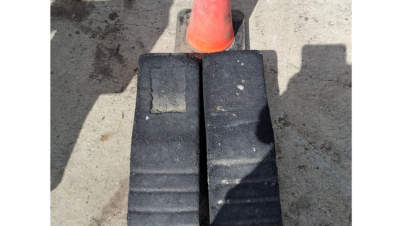 Pair of EZ Riser Ramps, Pilons