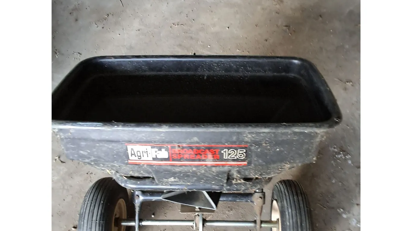 Tow Behind Fertilizer Spreader