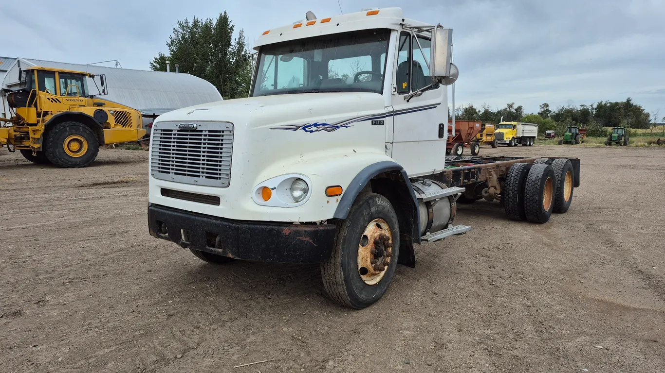 2003 FREIGHTLINER FL112 HIGHWAY TRACTOR
