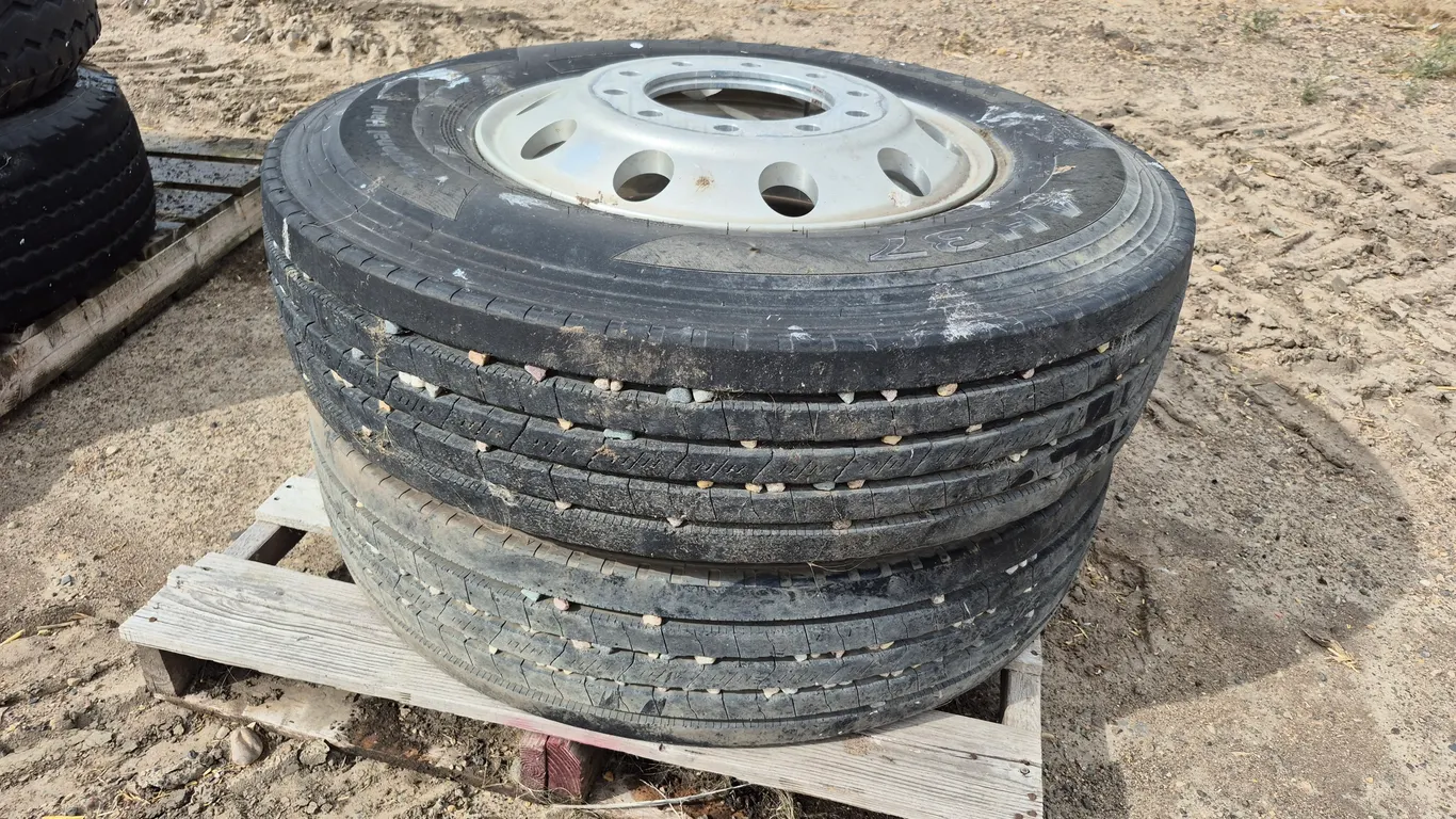 2- 11R22.5 Semi Tires