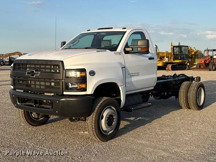 2023 Chevrolet Silverado 5500HD truck cab and chassis