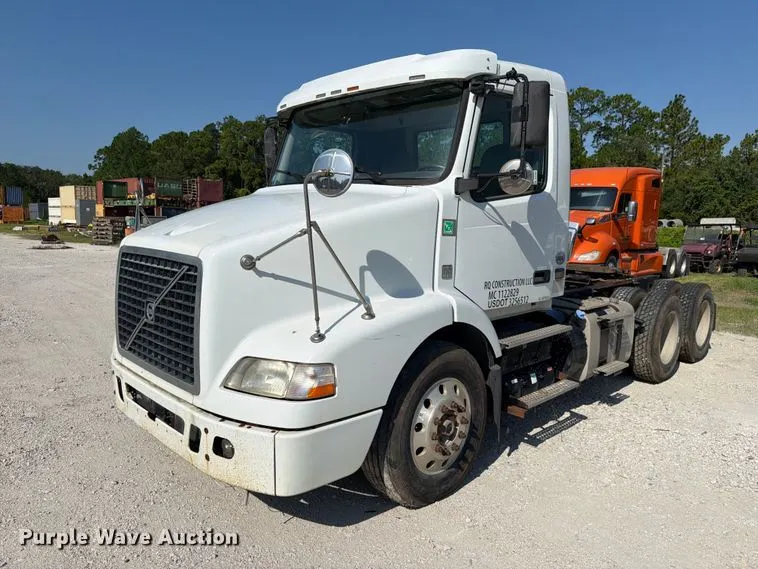 2016 Volvo VN semi truck
