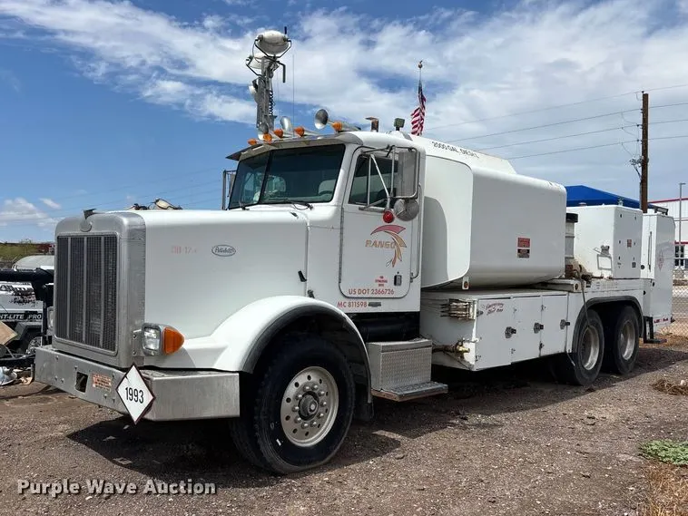 1999 Peterbilt 357 fuel / lube truck