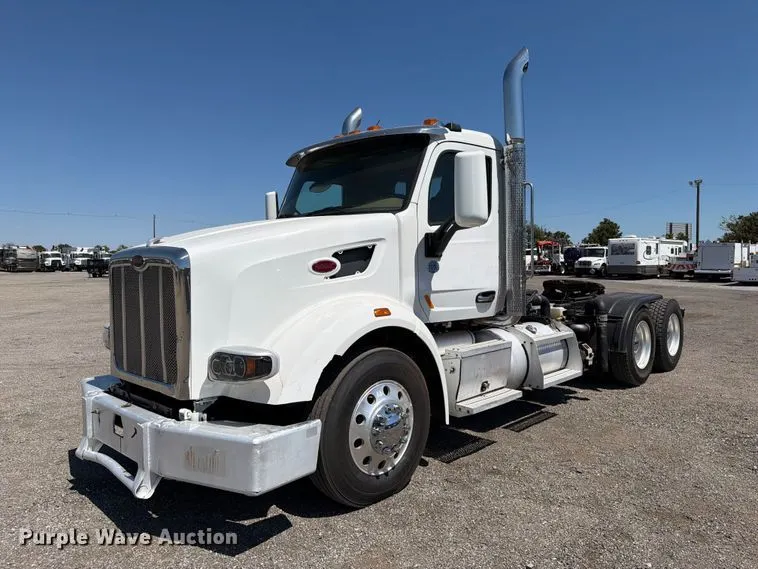 2015 Peterbilt 567 semi truck