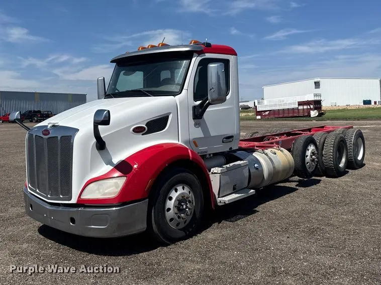2016 Peterbilt 579 truck cab and chassis