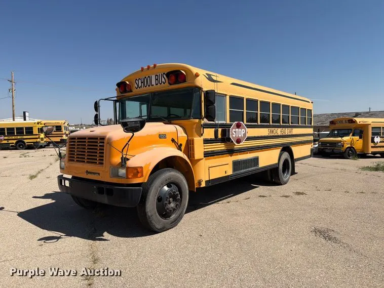 2001 International 3800 school bus