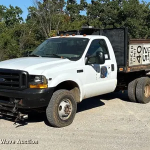 1999 Ford F-350 dump bed pickup truck