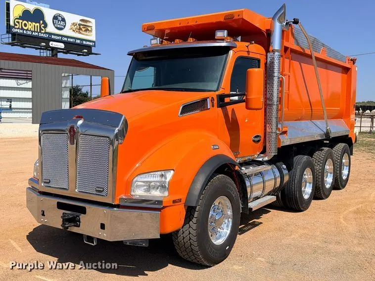 2019 Kenworth T880 dump truck