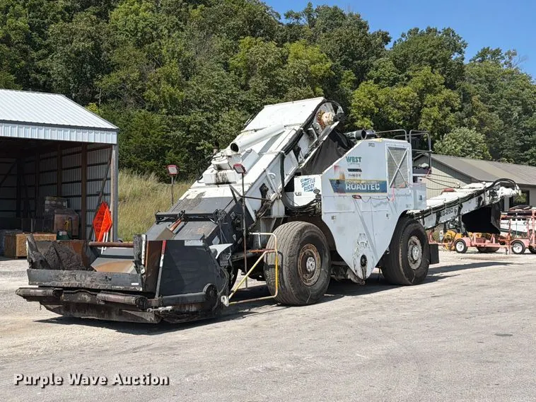 Roadtec SB-2500C material transfer vehicle