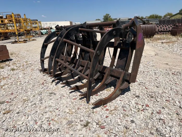 North American Attachment 108" W grapple bucket