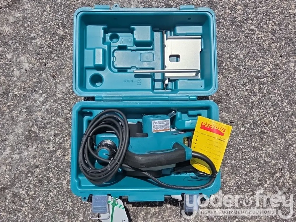 Makita 3-1/4" Planer c/w Tool Case, Recondition (RP0800K) (1 yr Factory Warranty)